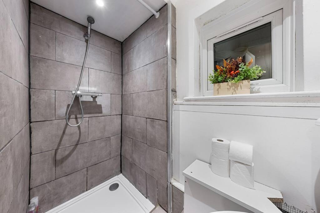 Holiday Home Near Kings Cross Sleep 12 Sp7 Лондон Экстерьер фото